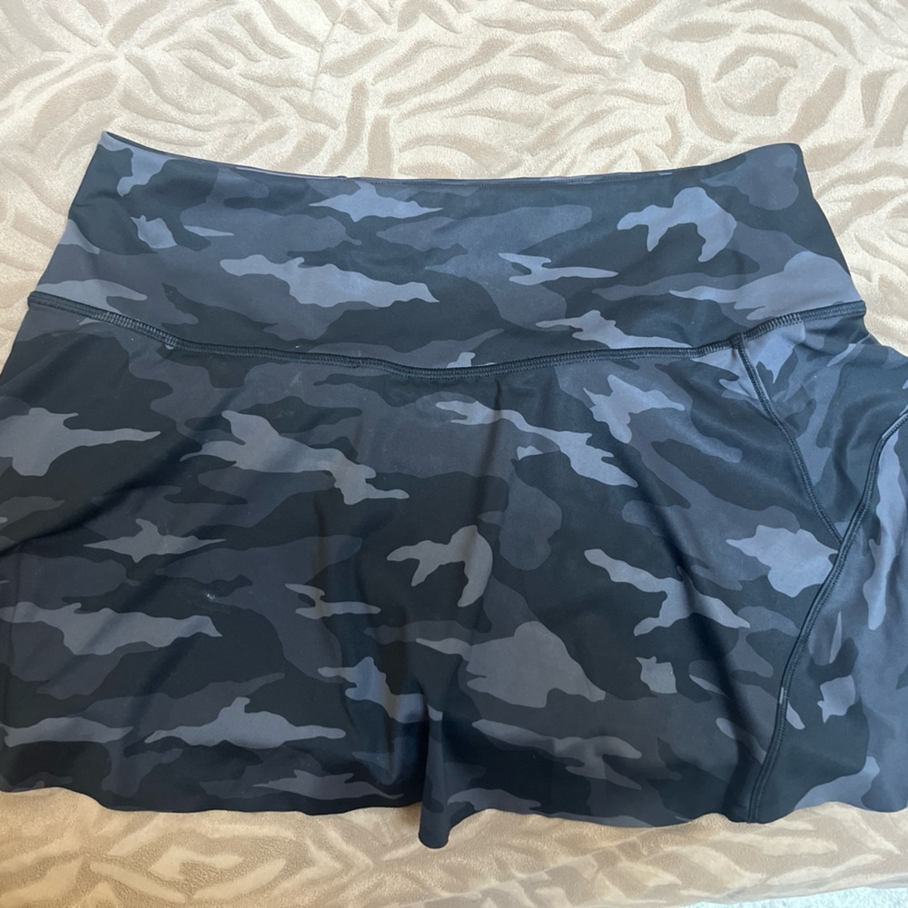 Athleta Black Camo skort size Large